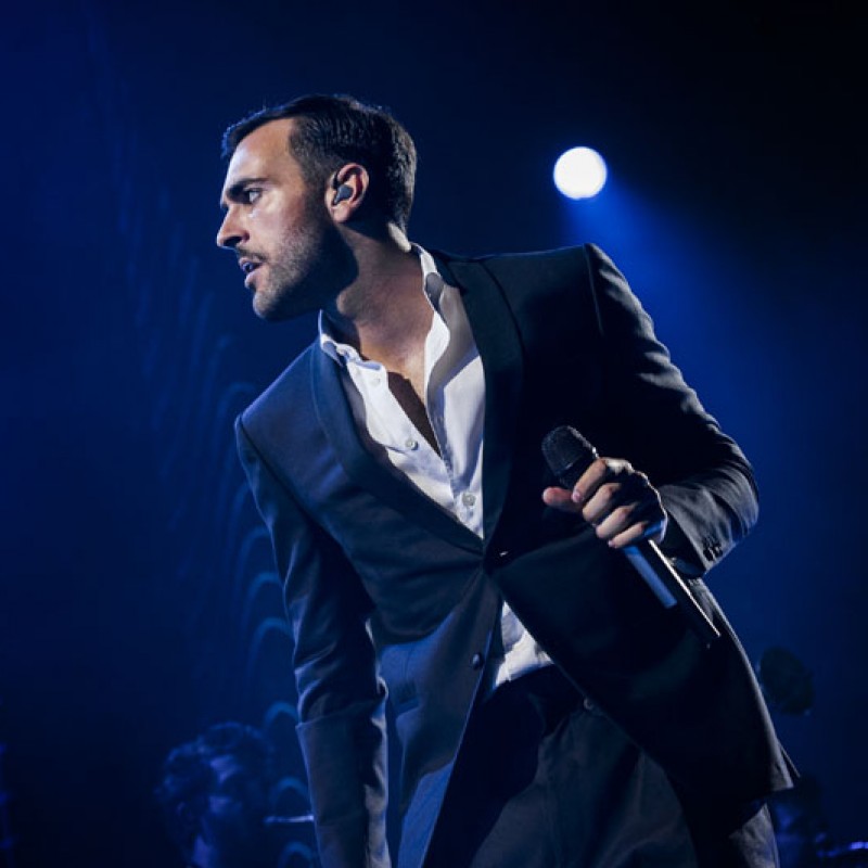 Enjoy the Marco Mengoni Concert from the Skybox at the Assago Forum in Milan