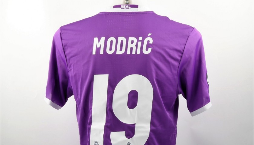 Real Madrid 2016 - 2017 Home football Adidas shirt #19 Modrić size