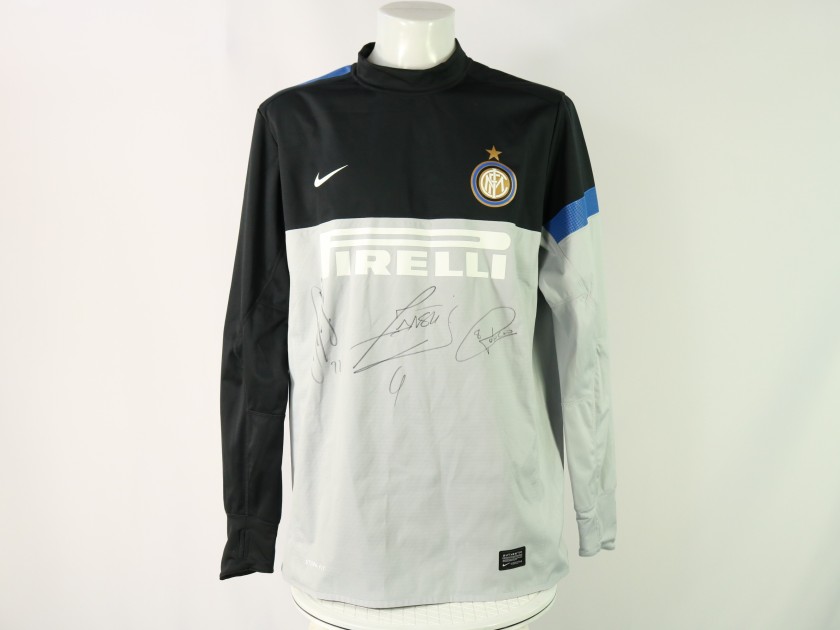 Training store sweatshirt autographed by Milito, Zanetti and Palacio