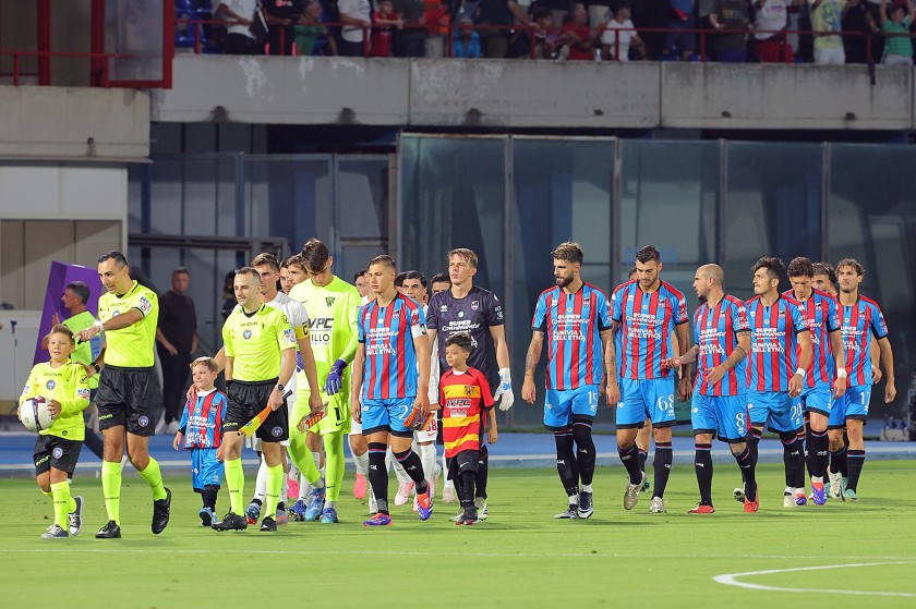 Scendi in campo come Mascotte in occasione di Catania vs Trapani + Walkabout