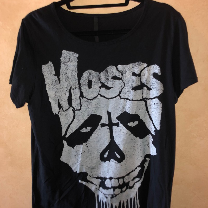 Avril's 'Moses' T-shirt 