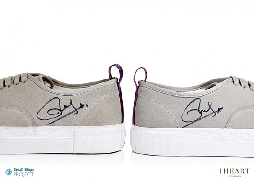 Sneakers Eytys Autografate da Olly Murs, Provenienti dalla Sua Collezione Personale