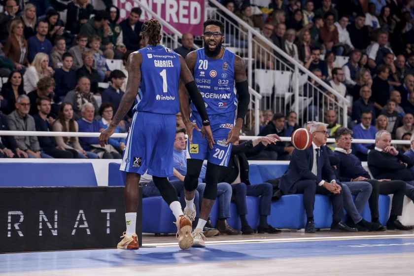 Assisti in poltroncina a Pallacanestro Brescia-Olimpia Milano + Walkabout