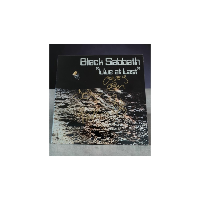 LP in vinile autografato dai Black Sabbath