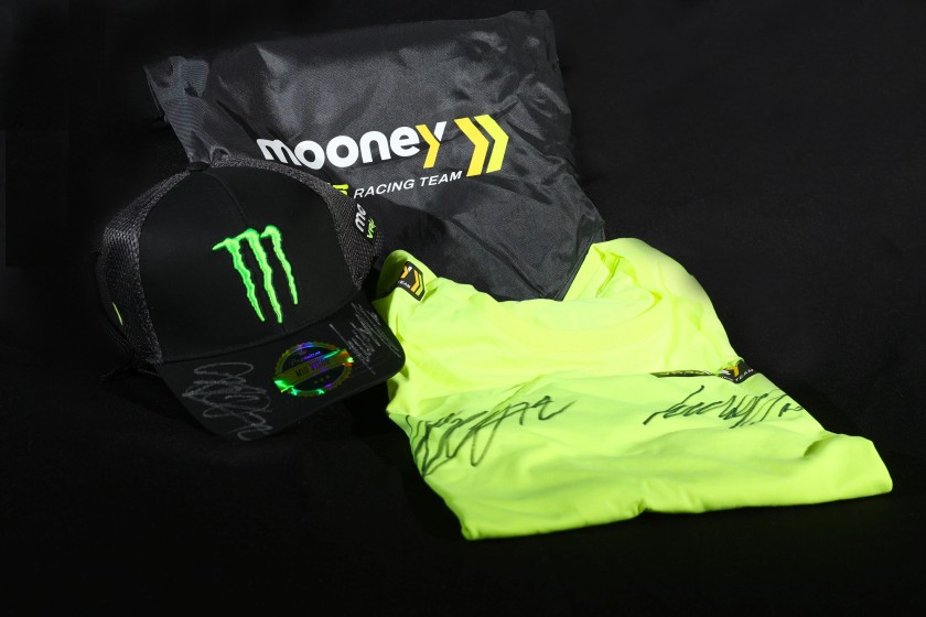 Mooney VR46 Racing Team Goodie Bag, comprensiva di cimeli firmati da Marco Bezzecchi e Luca Marini