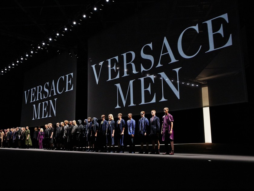 Attend VERSACE Fashion Show A/I 17 | 2 seats