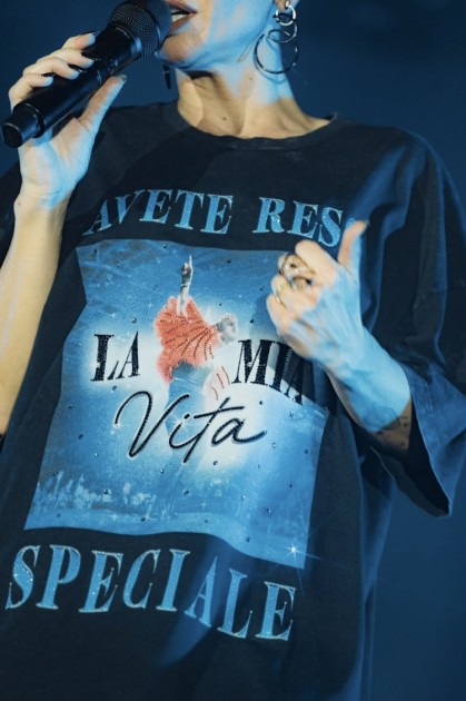 T-shirt 'YOU HAVE MADE MY LIFE SPECIAL' Worn and Autographed by Alessandra Amoroso