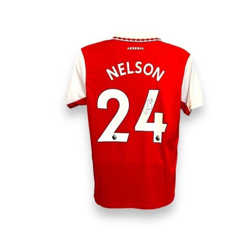 La maglia dell'Arsenal 2022/23 firmata e incorniciata di Reiss Nelson