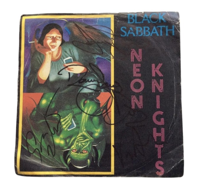 Vinile 7" "Neon Knights" dei Black Sabbath - Autografato