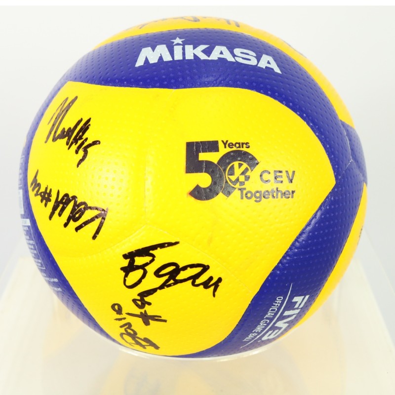 Official ball at Eurovolley 2023 autographed by the Italian Women's National Team
