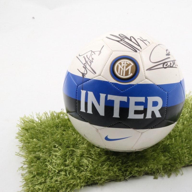 Official Inter 2015/16 ball, signed