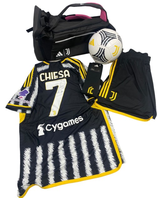 Kit ufficiale Juventus, 2023/24 - Autografato da Federico Chiesa