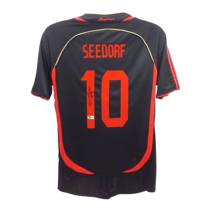 Replica della maglia del Milan firmata da Clarence Seedorf