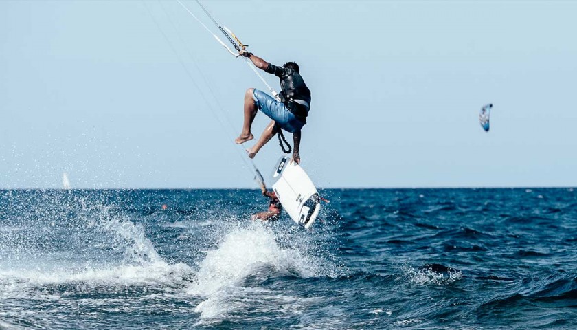 Two 4-hour kite surf lessons