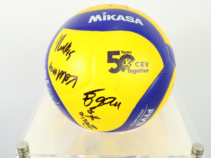 Official ball at Eurovolley 2023 autographed by the Italian Women's National Team