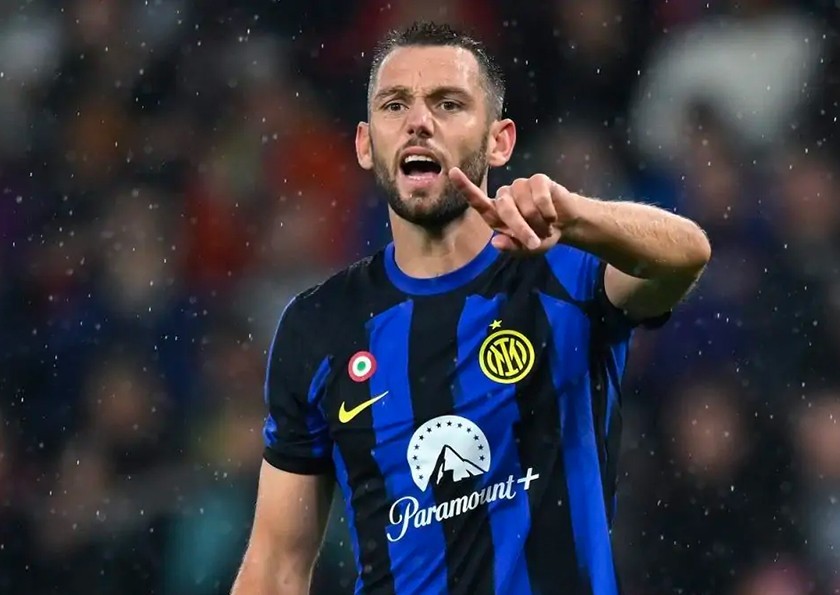 De Vrij's FC Inter Shirt, 2023-2024, Signed with personalized Dedication