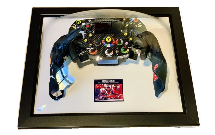 Charles Leclerc Ferrari F1-75 Replica Volante e Guanto autografato