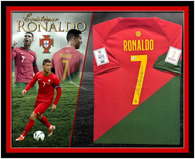 Replica della maglia del Portogallo 2022 di Cristiano Ronaldo firmata e incorniciata