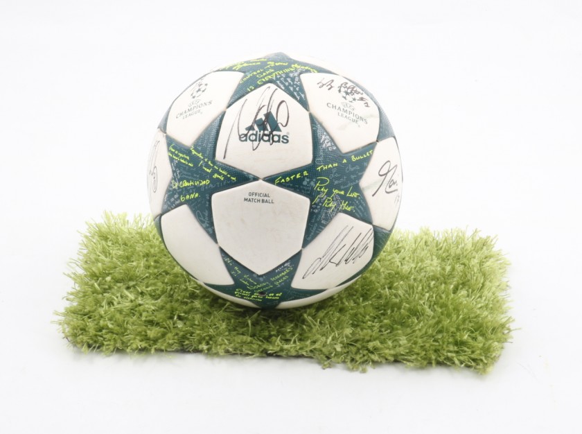 Matchball Played Champions League 2016/17 - Signed by Juventus Players