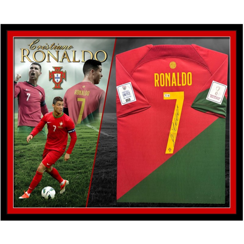 Replica della maglia del Portogallo 2022 di Cristiano Ronaldo firmata e incorniciata