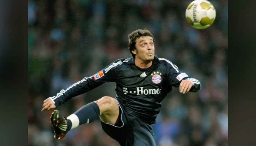 Oddo's Official Bayern Munich Signed Shirt, 2008/09
