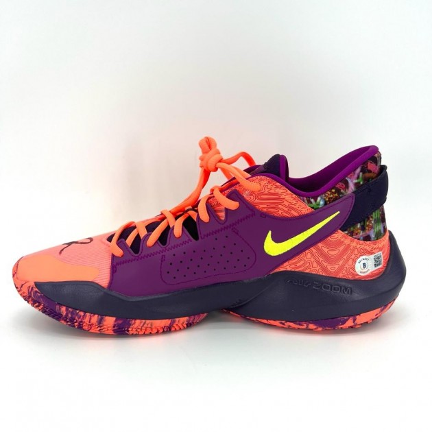 Los Angeles Lakers Nike Shoes, Signed by Kobe Bryant - CharityStars