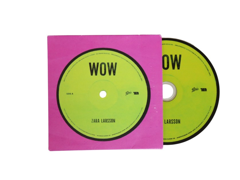 CD "Wow" + Poster autografato da Zara Larsson