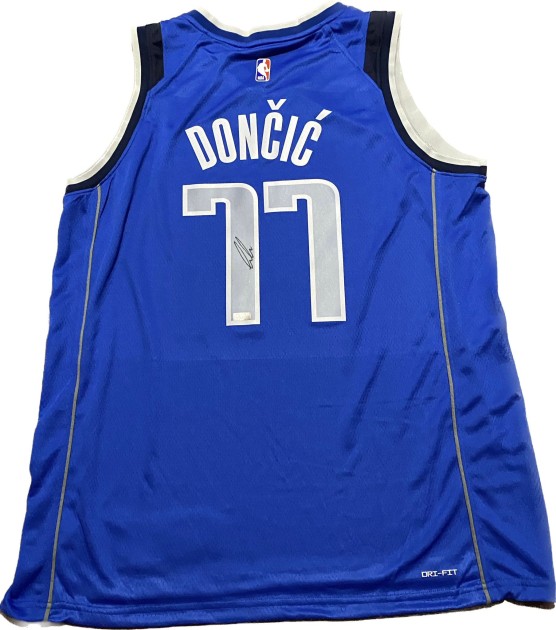 Maglia autografata di Luka Doncic dei Dallas Mavericks