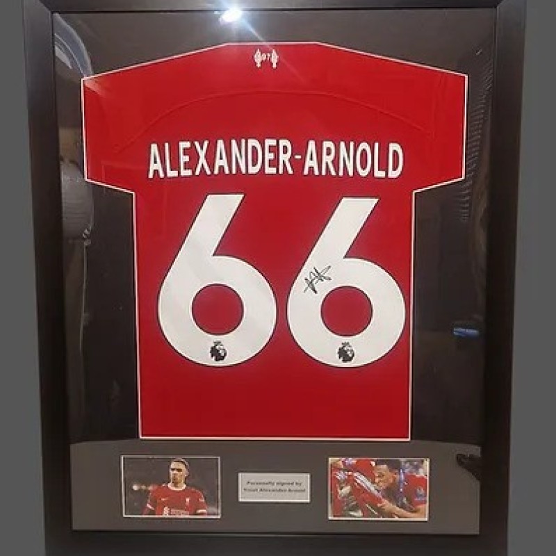 Maglia del Liverpool 2023/24 di Trent Alexander-Arnold firmata e incorniciata