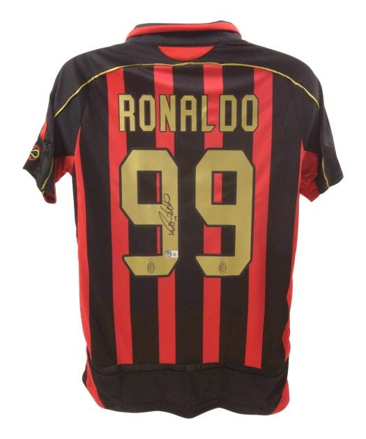 Replica della maglia del Milan firmata da Ronaldo Nazario