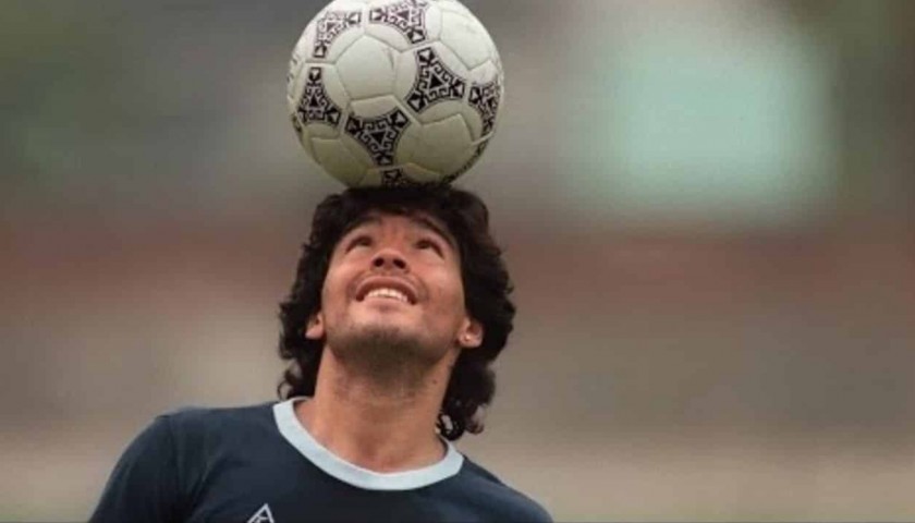Official Pennant Valencia-Napoli 1992 - Signed by Maradona