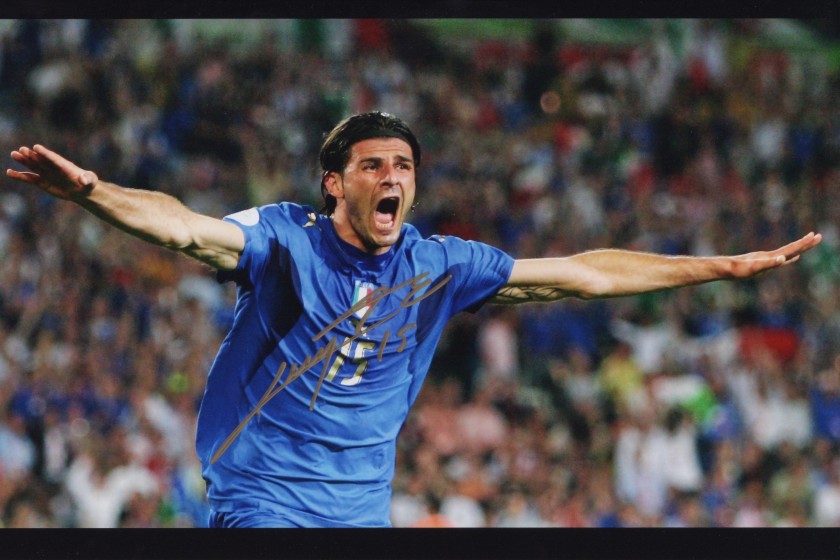 Photograph signed by Vincenzo Iaquinta