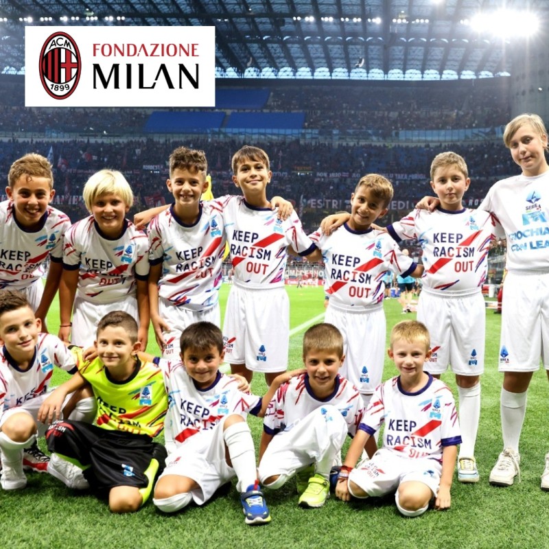 Scendi in Campo come Mascotte in occasione del match - Milan vs Lazio di Serie A