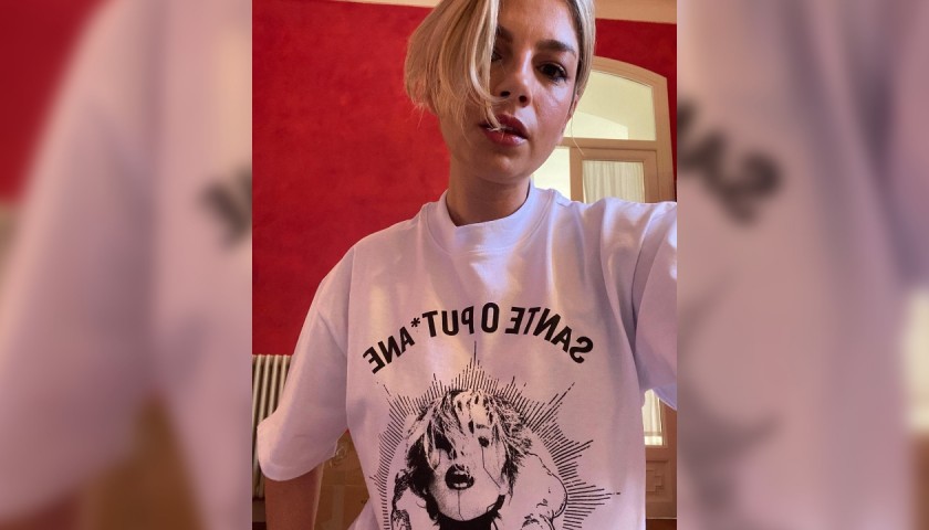 T-Shirt Worn by Emma at Sanremo 2022 + Signed Card