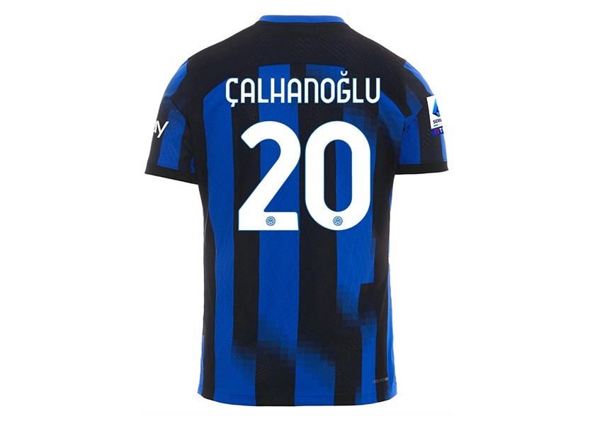 Maglia Çalhanoğlu Inter, 2023/2024 - Autografata con dedica personalizzata  - CharityStars
