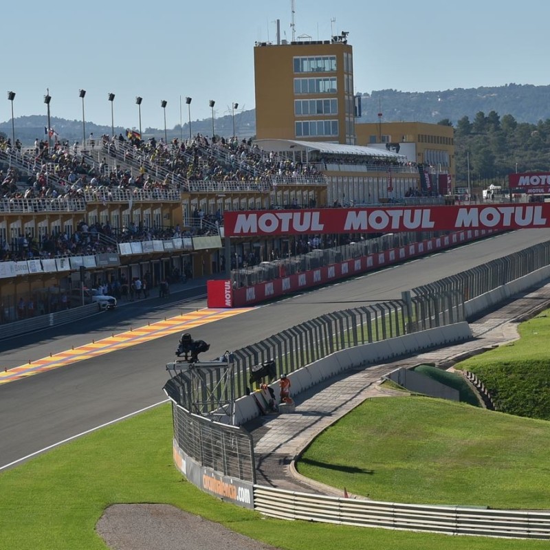 MotoGP™ Valencia: accesso griglie partenza e premiazione + pass weekend paddock per due persone 