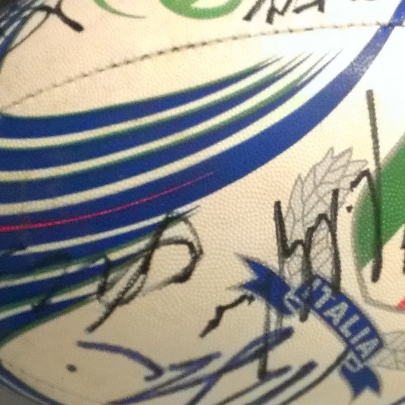 Pallone da rugby autografato dalla Nazionale Italiana donato da Leonardo Ghiraldini