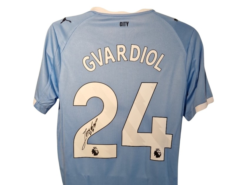 Josko Gvardiol ha firmato la maglia da calcio del Manchester City 2025-26
