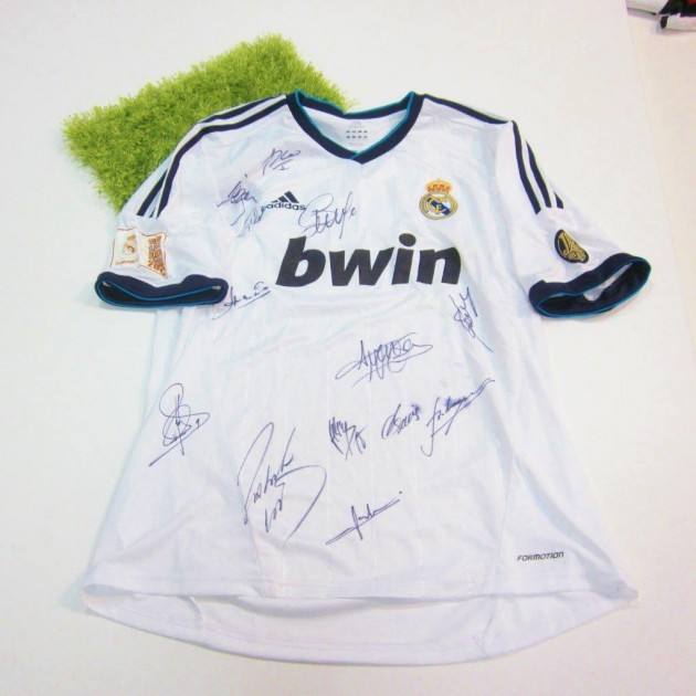Real Madrid shirt "Corazón Classic Match" 9/6/2013 vs Juventus - Signed by players