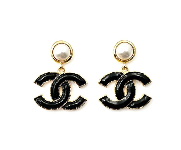 Orecchini con piercing CC Chanel con perle d'oro e nere
