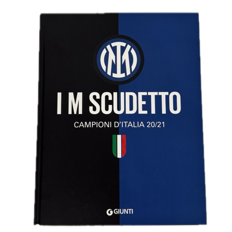 I M Scudetto Inter book, 2020/21 - Signed by the Squad