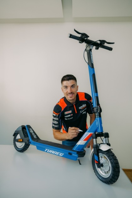 Aprilia Tuareg electric scooter signed by Maverick Vinales