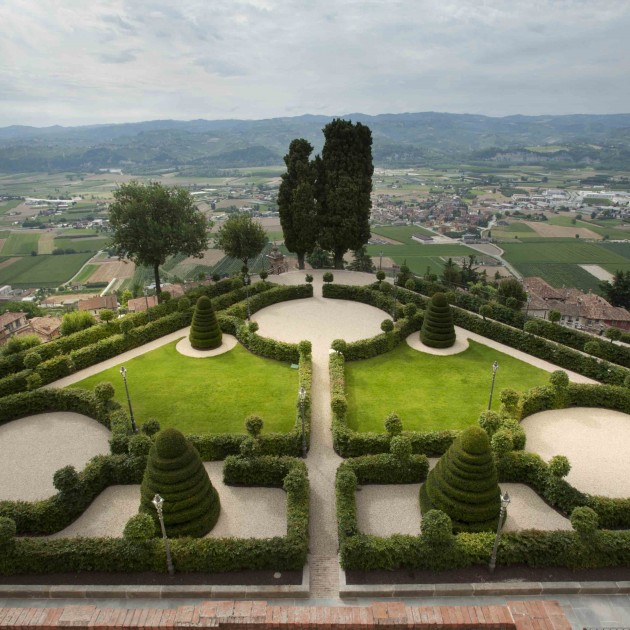 Enjoy a magical stay at the Castello di Guarene