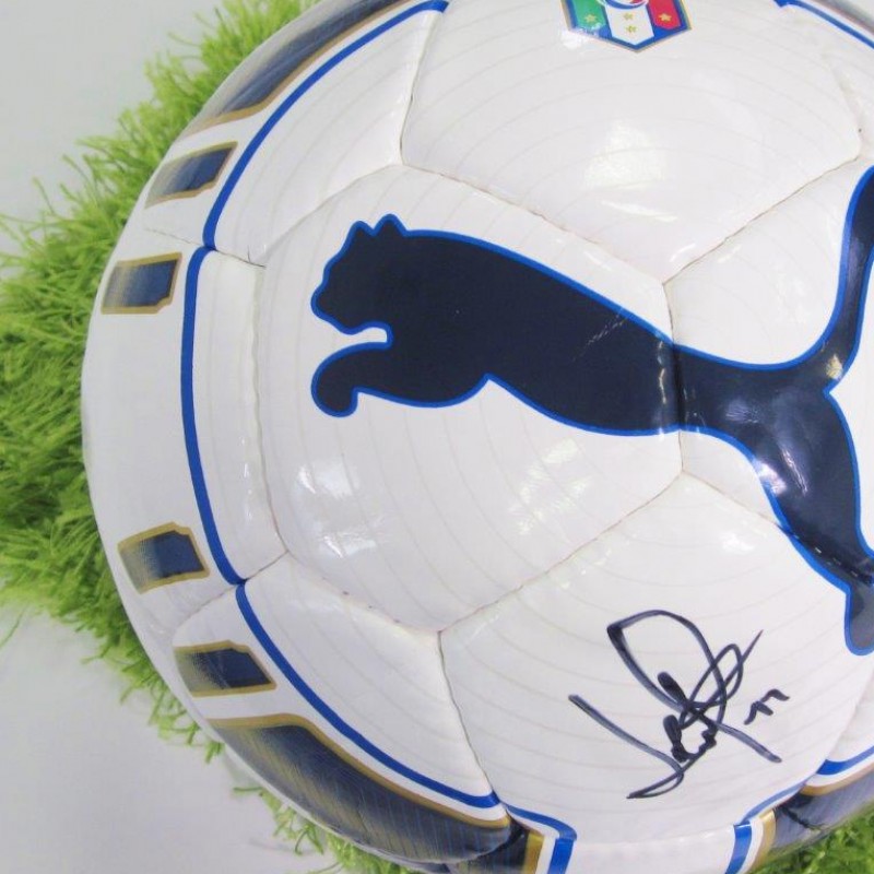 Pallone ufficiale Puma della Nazionale autografato da Vidal, Chiellini, Llorente, Coman, Marchisio e Padoin