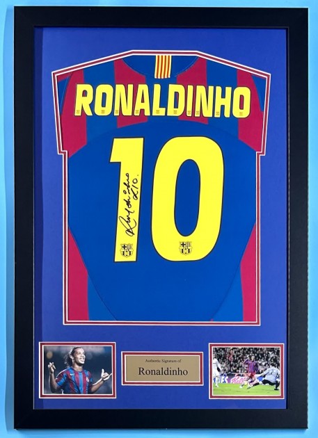 Maglia da Calcio Ronaldinho Barcellona - Autografata e Incorniciata -  CharityStars