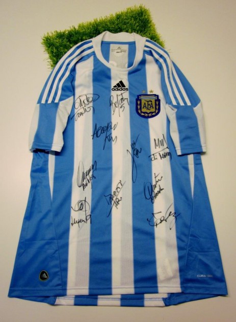 Argentina fanshop shirt, Leo Messi, 2010 - signed by the team