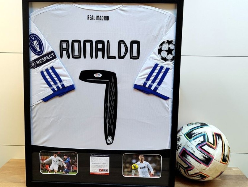 Maglia Real Madrid 2010/11 di Cristiano Ronaldo firmata e incorniciata