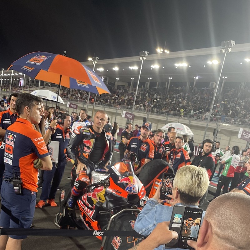 MotoGP™ TUTTE le griglie e MotoGP™ Podium Experience per due persone a Doha, in Qatar, oltre ai pass per il paddock del fine settimana