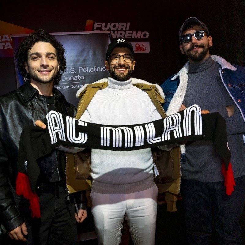 AC Milan scarf by Piero Barone from Il Volo