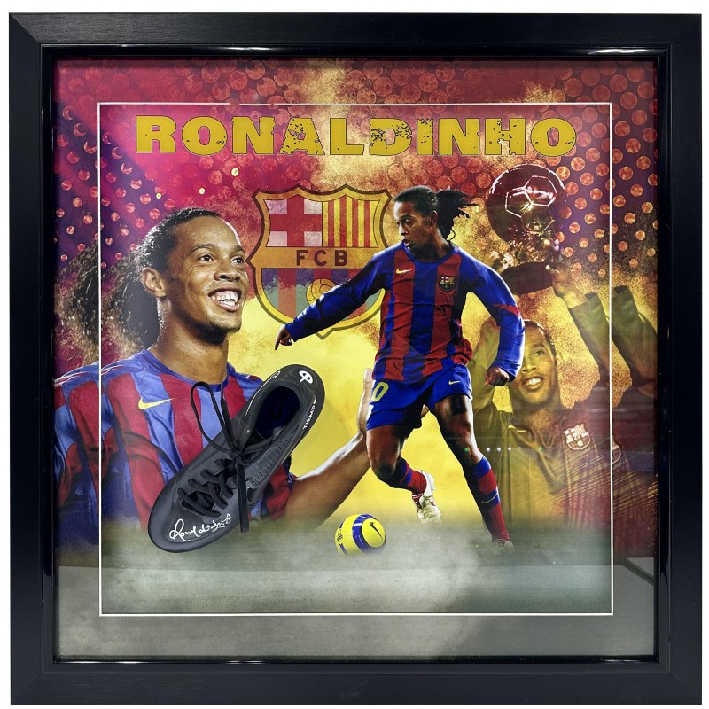 Scarpa da calcio dell'FC Barcelona di Ronaldinho firmata e incorniciata